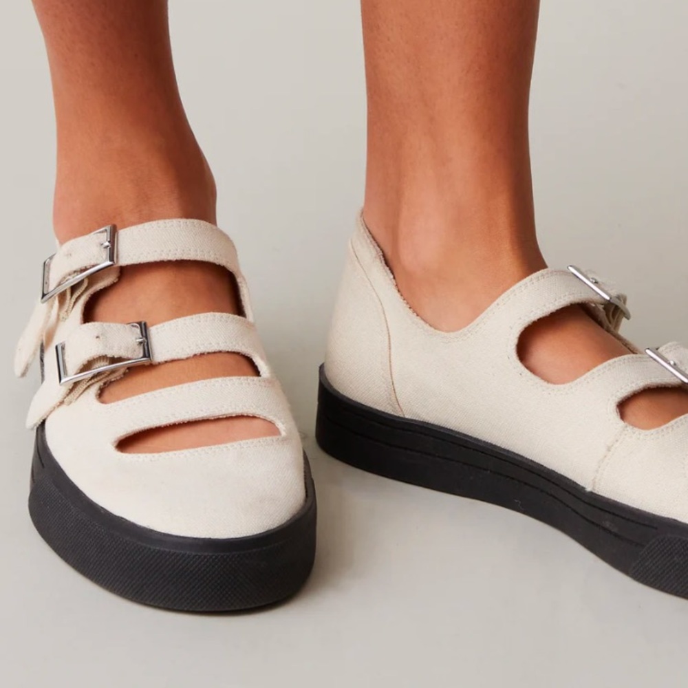 Caron Callahan Simona Sneakers